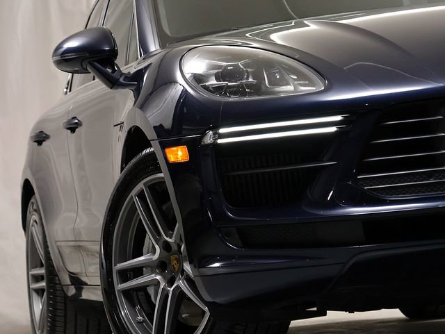 Used 2020 Porsche Macan Turbo image 4