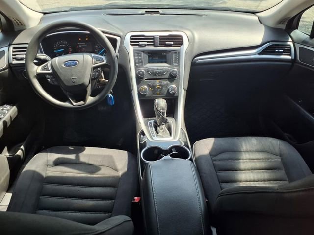 Used 2015 Ford Fusion SE FWD image 13
