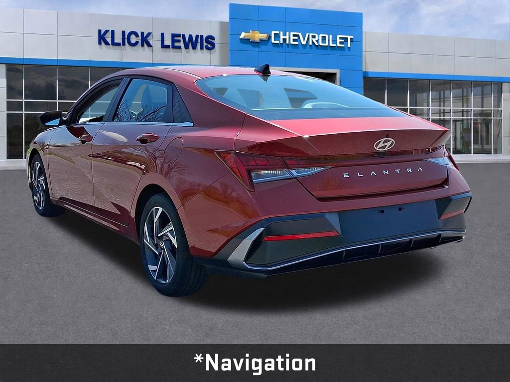 Used 2025 Hyundai Elantra SEL image 5
