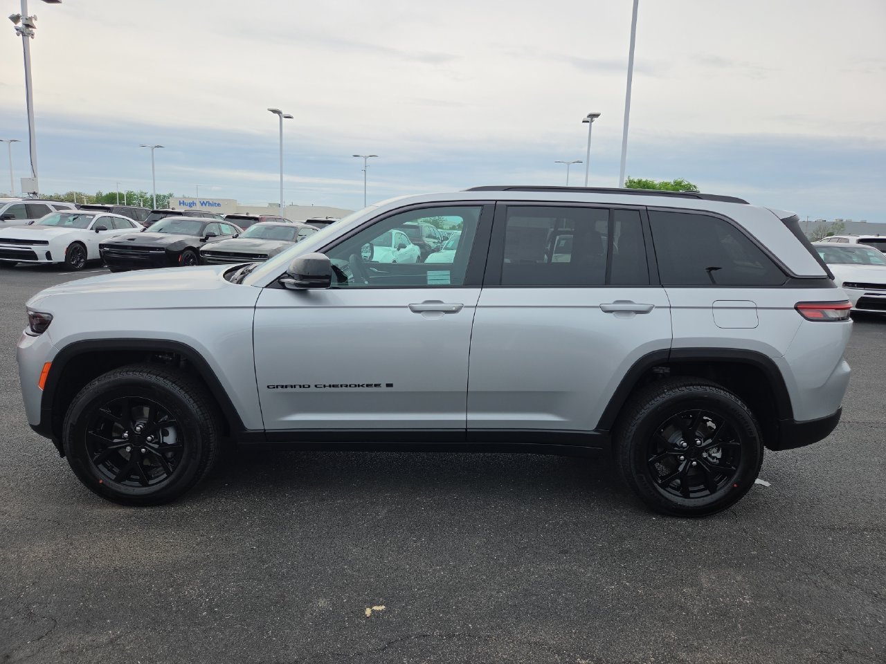 New 2026 Jeep Grand Cherokee Altitude AWD/4WD image 4