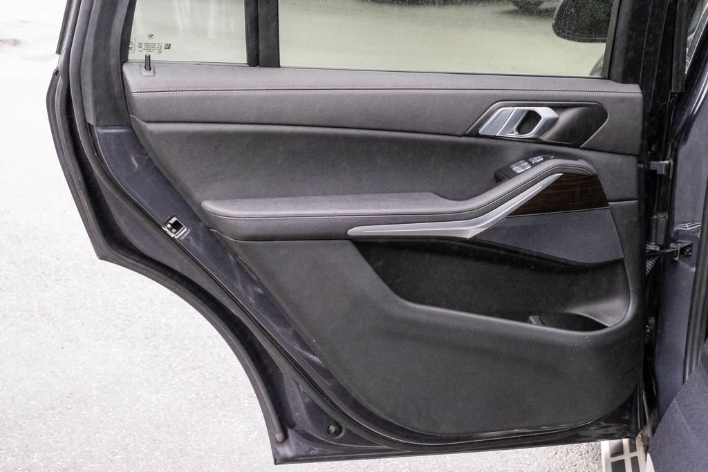 Used 2021 BMW X7 xDrive40i w/ Premium Package 2 image 24