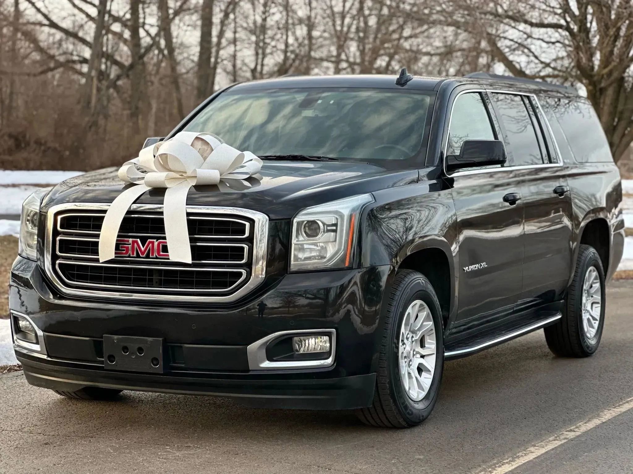 Used 2019 GMC Yukon XL SLE image 1