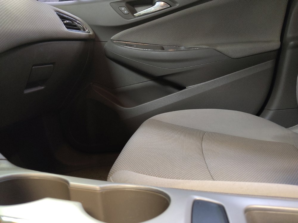 Used 2017 Chevrolet Cruze LS image 26