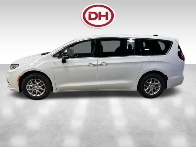 New 2026 Chrysler Pacifica Select FWD image 9