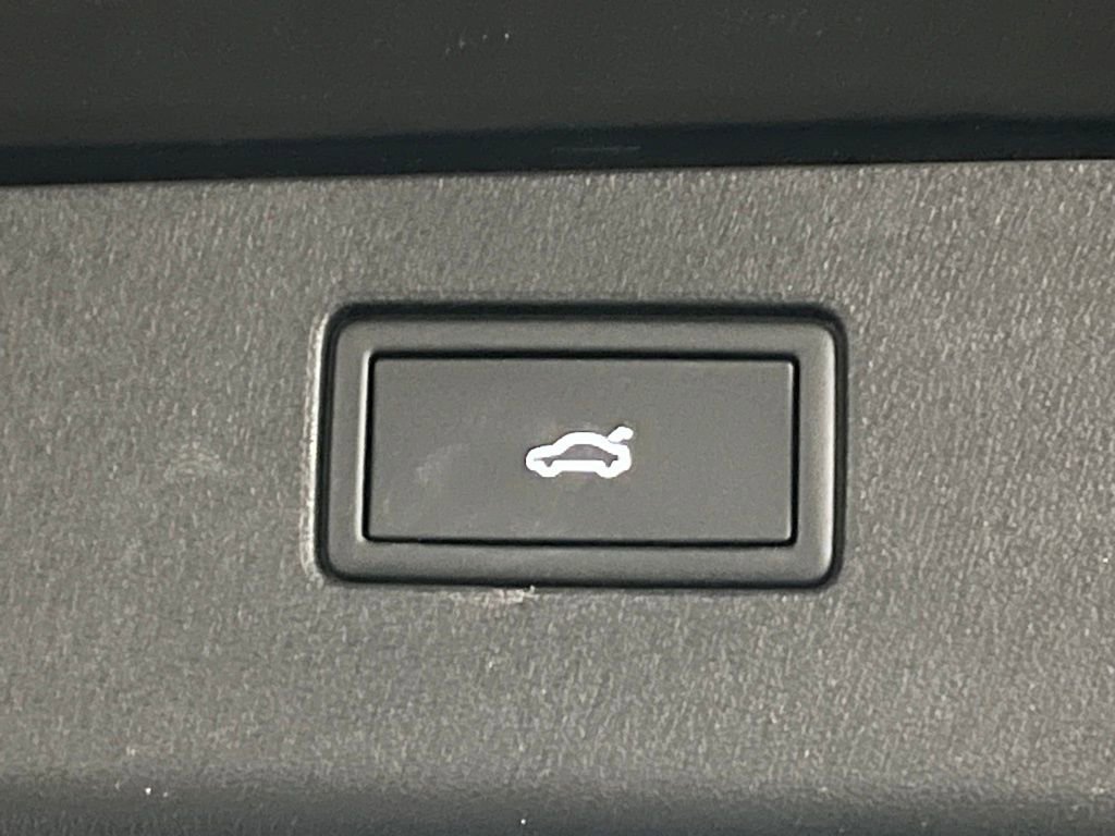 Used 2025 Volkswagen Tiguan SE R-Line image 37