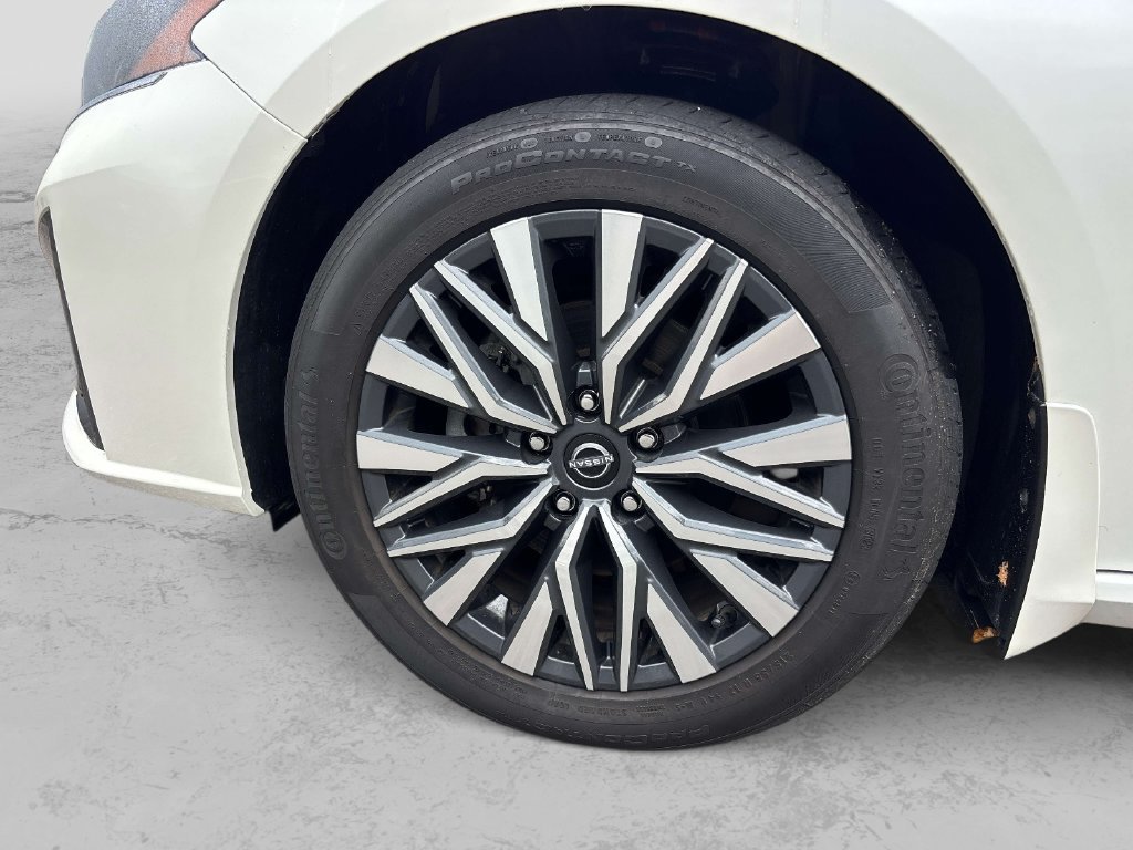 Used 2024 Nissan Altima 2.5 SV w/ SV Premium Package AWD/4WD image 9