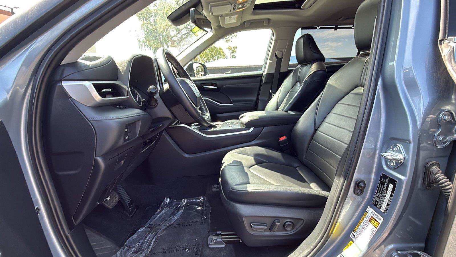 Used 2022 Toyota Highlander XLE FWD image 19