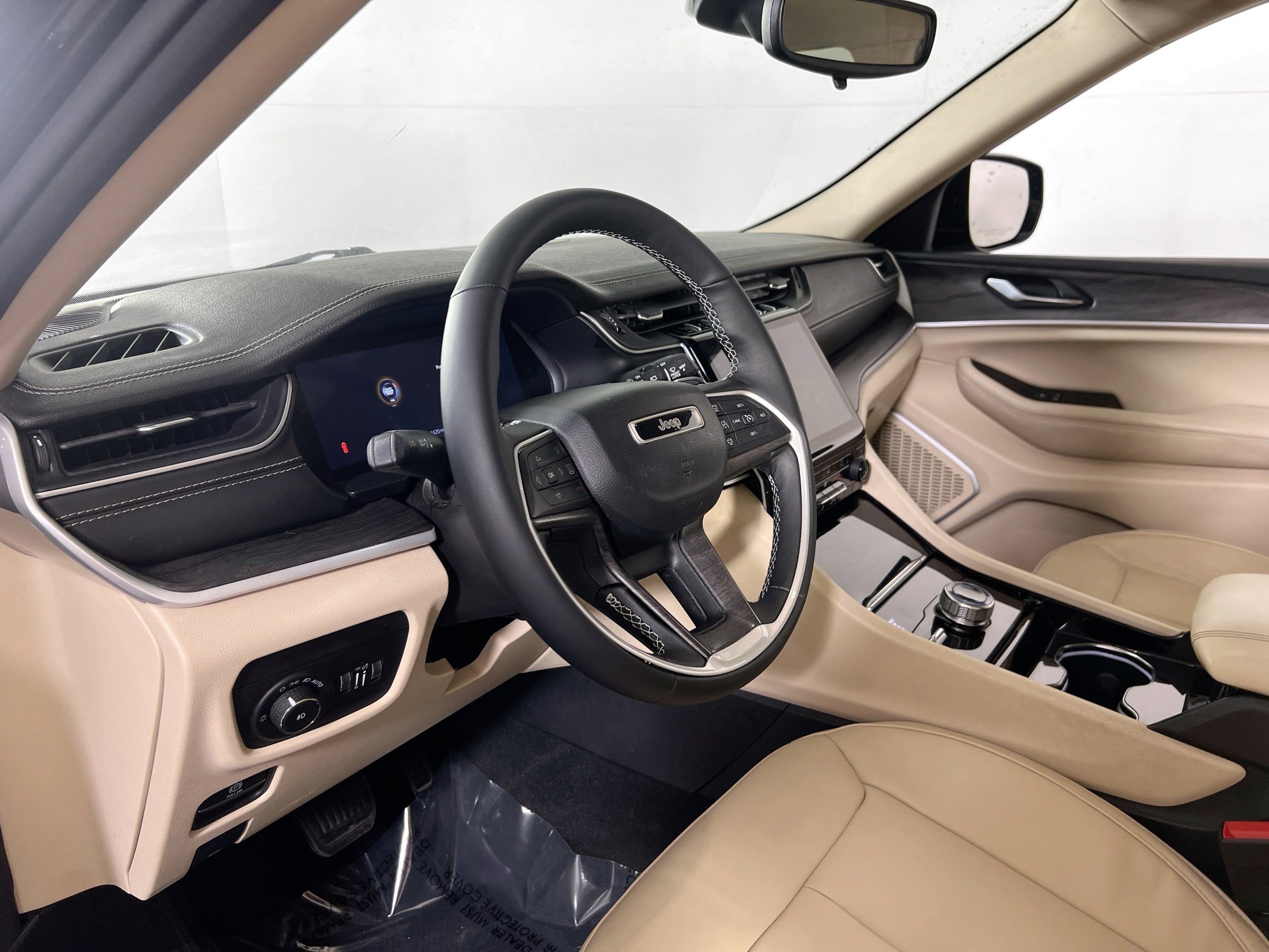 Used 2022 Jeep Grand Cherokee Limited image 9