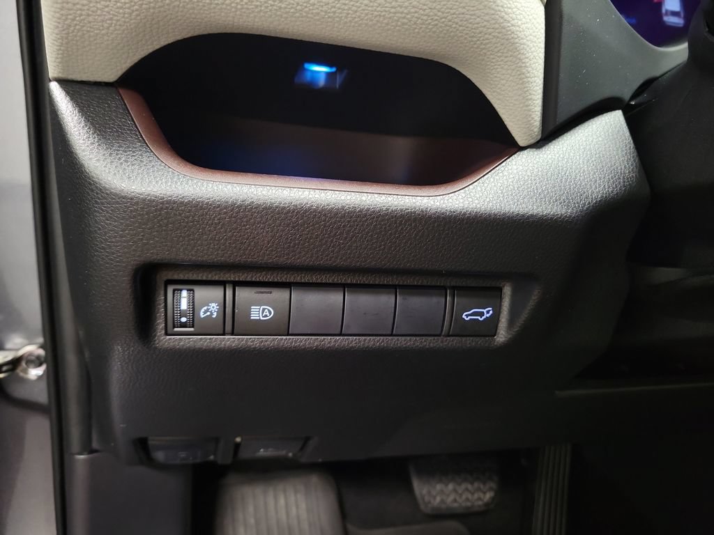 Used 2019 Toyota RAV4 Limited FWD image 28
