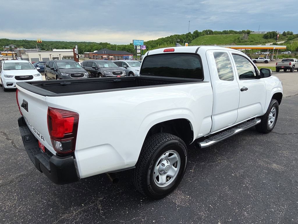 Used 2018 Toyota Tacoma SR AWD/4WD image 9