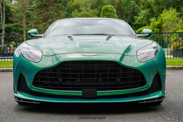 Used 2025 Aston Martin DB12 Coupe image 13