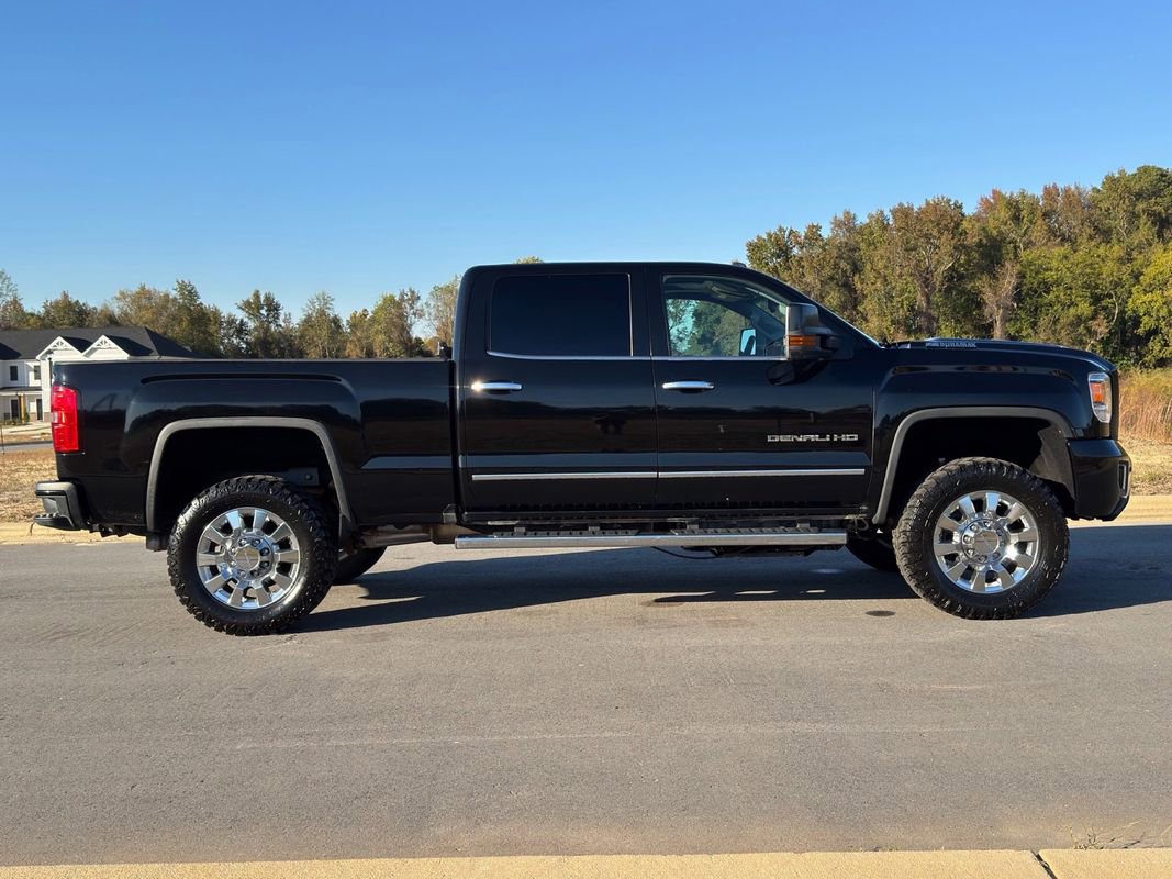 Used 2019 GMC Sierra 2500 Denali w/ Duramax Plus Package image 4