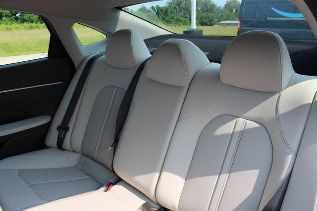 Used 2025 Hyundai Sonata SE FWD image 24