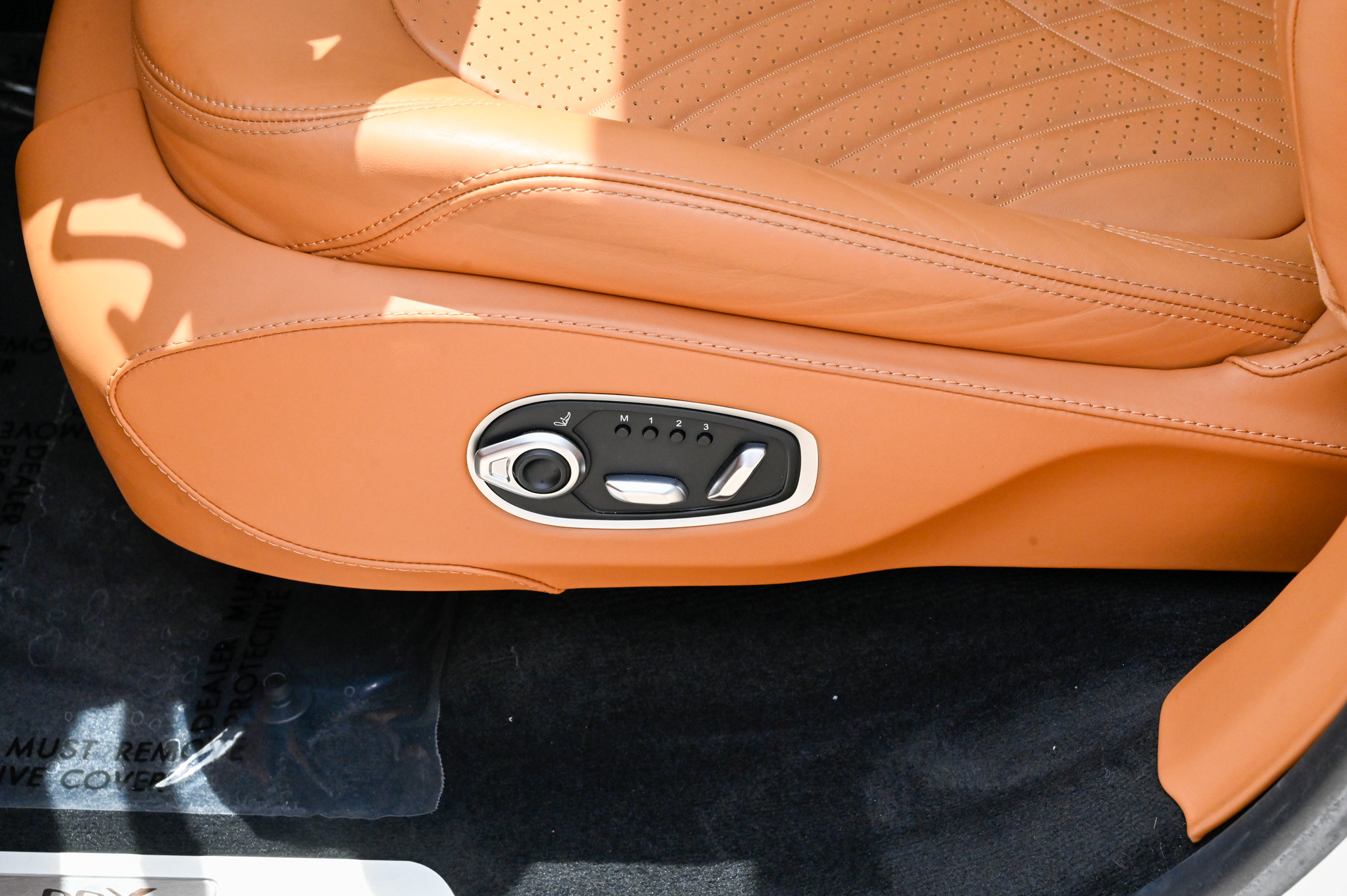 Used 2024 Aston Martin DBX AWD/4WD image 18