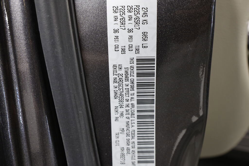 Used 2017 Dodge Grand Caravan SXT FWD image 36