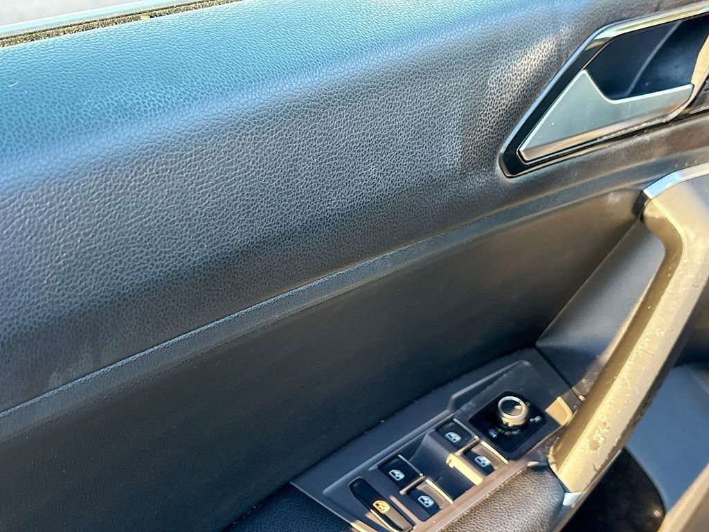 Used 2018 Volkswagen Tiguan SE w/ Front Fog Lights Package image 17