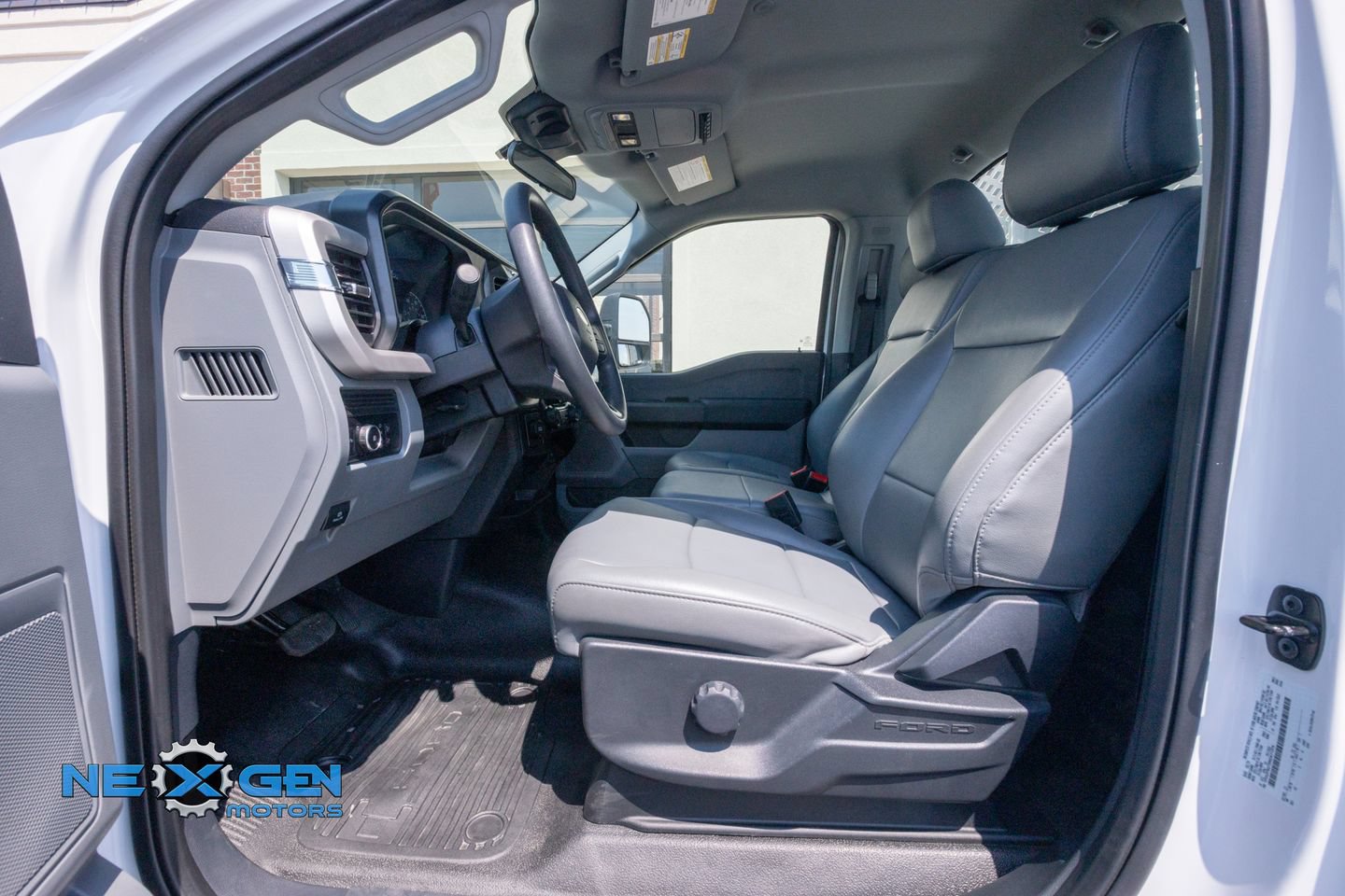 Used 2024 Ford F550 2WD Regular Cab Super Duty image 11