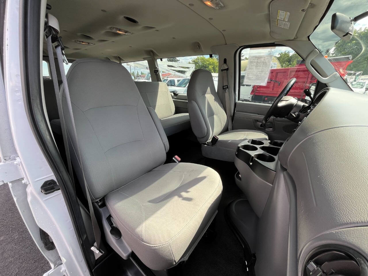 Used 2006 Ford E-350 and Econoline 350 XLT RWD image 22