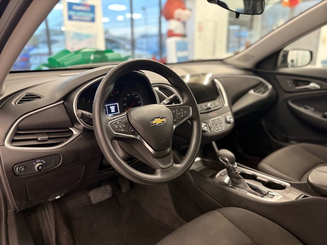 Used 2025 Chevrolet Malibu LT image 16