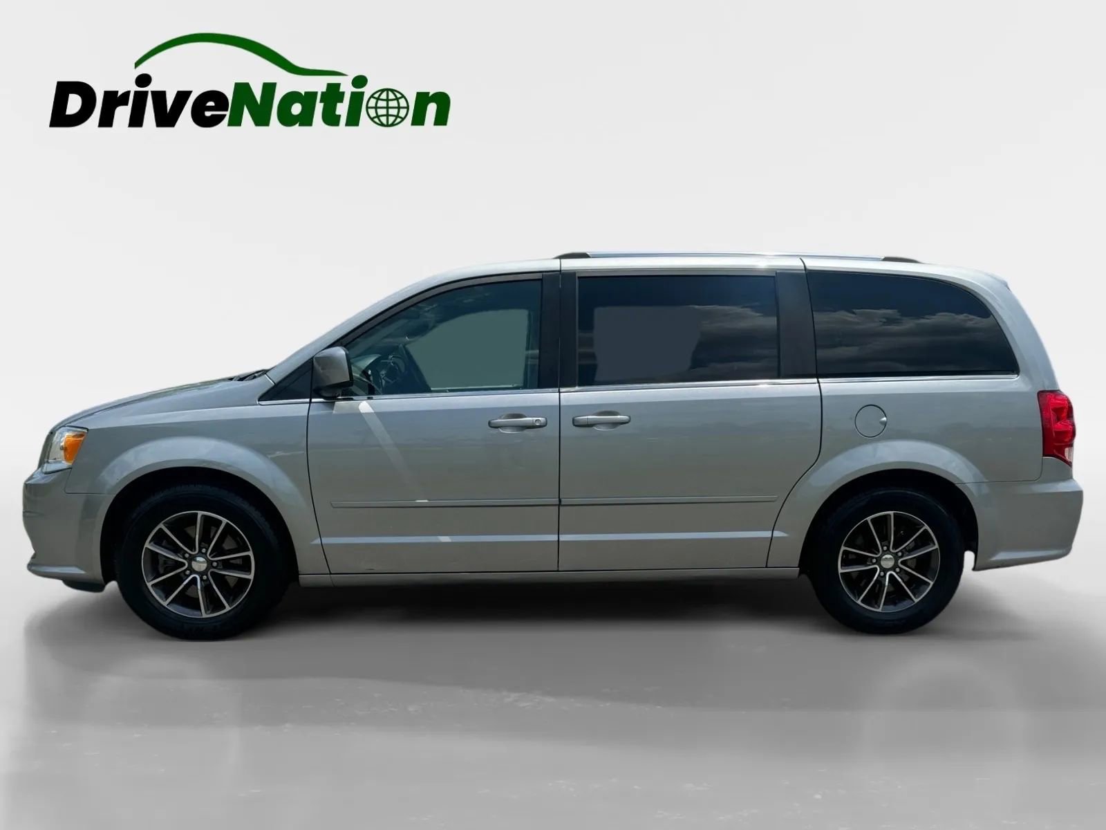 Used 2017 Dodge Grand Caravan SXT image 8
