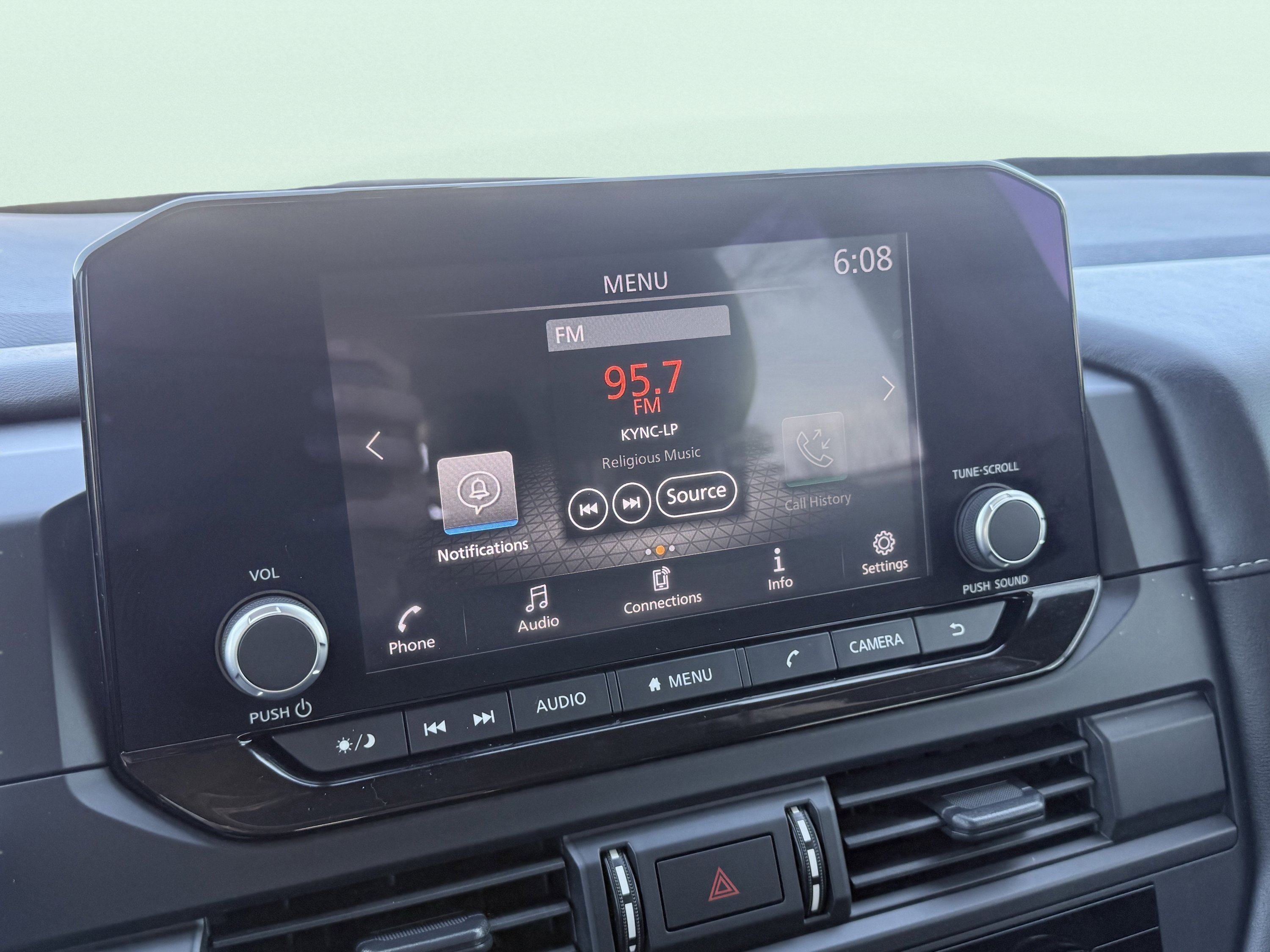 Used 2025 Nissan Pathfinder S image 68