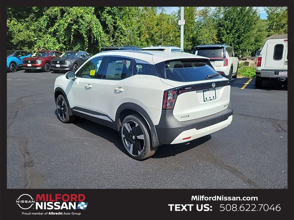 Used 2025 Nissan Kicks SR w/ SR Premium Package image 3