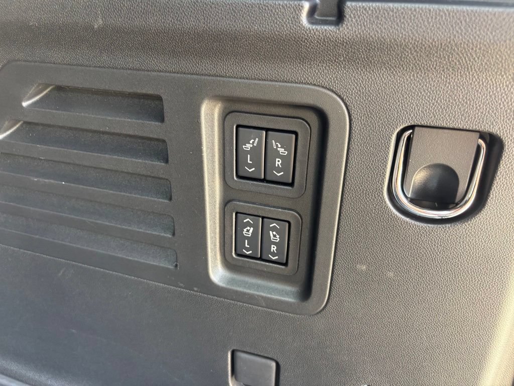 Used 2025 Chevrolet Traverse RS w/ LPO, Floor Liner Package FWD image 63