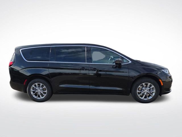 New 2026 Chrysler Pacifica Limited w/ Trailer Tow Group image 2