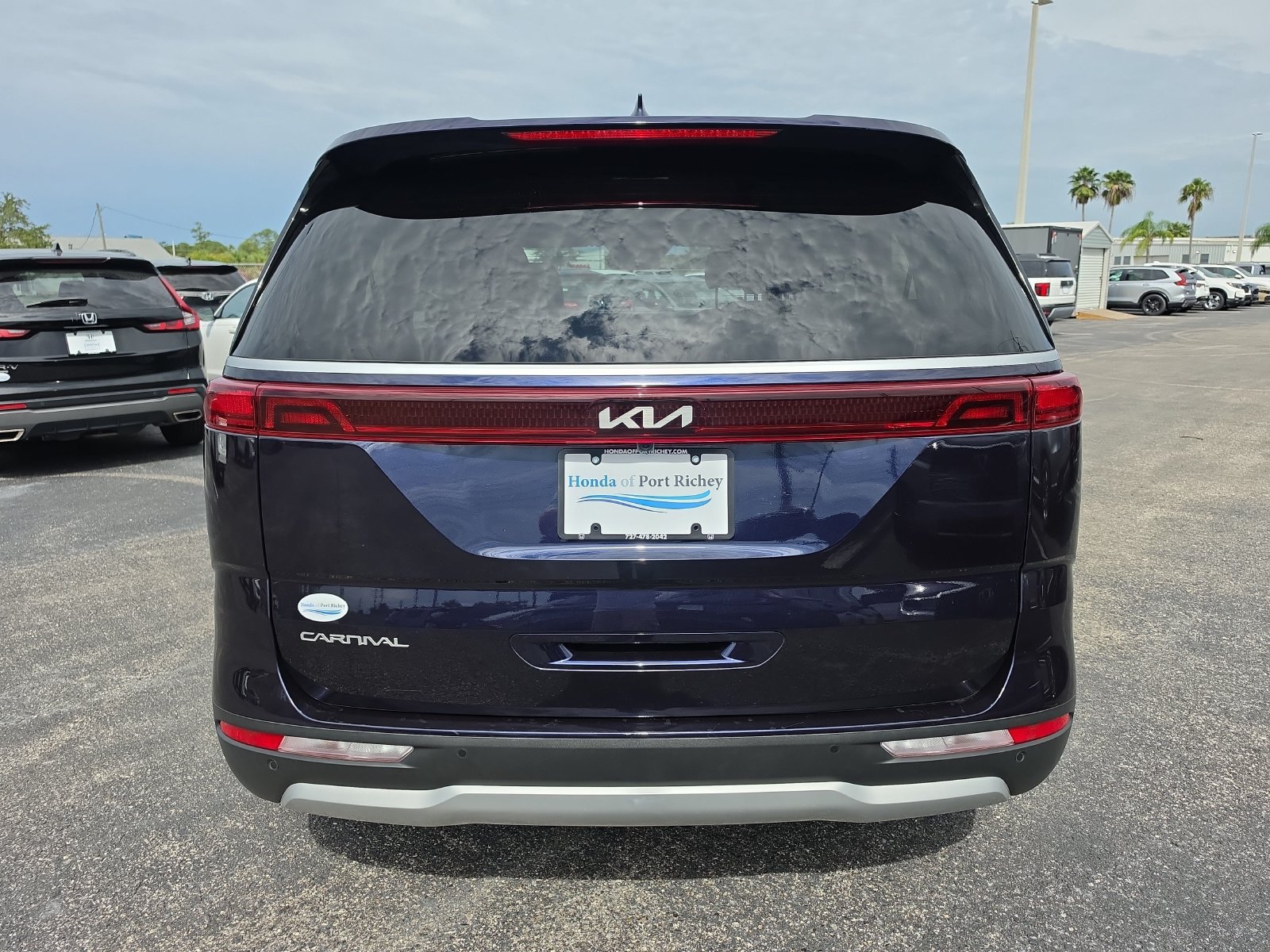 Used 2024 Kia Carnival LX FWD image 5