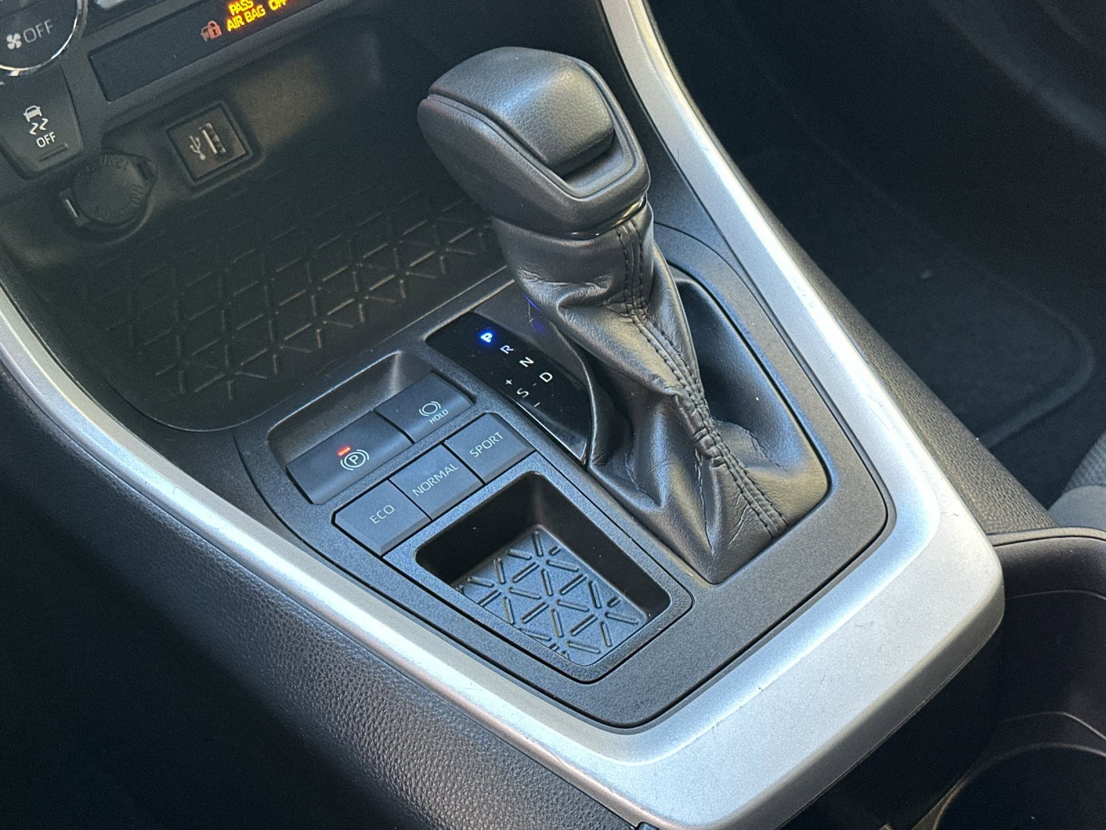 Used 2024 Toyota RAV4 XLE image 24