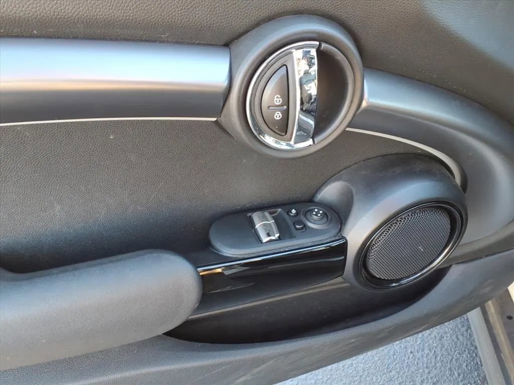 Used 2023 MINI Cooper S image 17