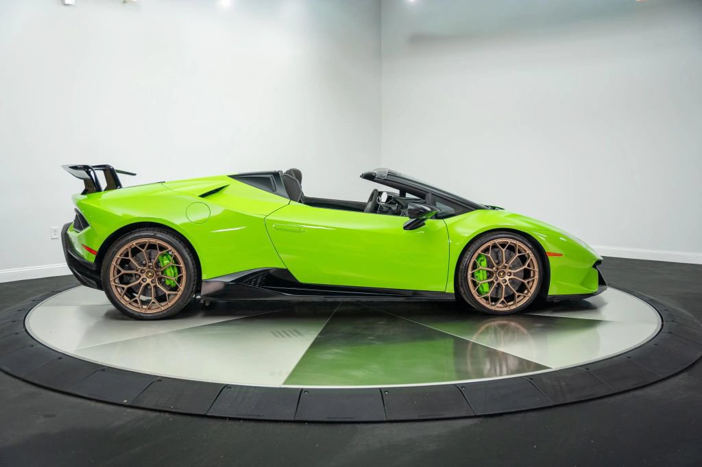 Used 2019 Lamborghini Huracan Performante AWD/4WD image 11