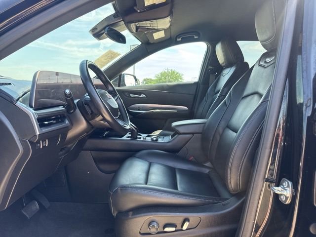 Used 2025 Cadillac XT4 Premium Luxury FWD image 2