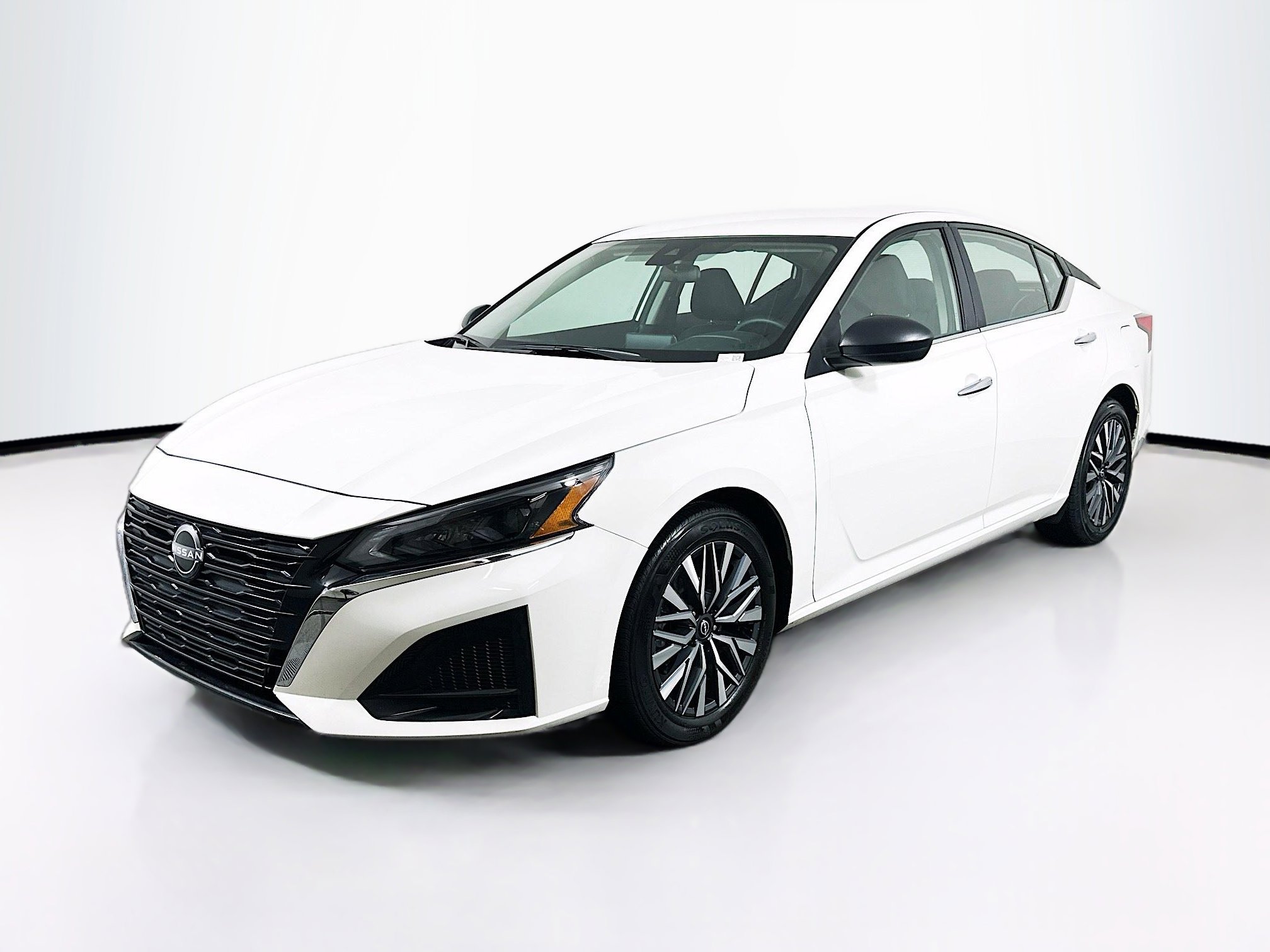 Used 2025 Nissan Altima 2.5 SV image 3