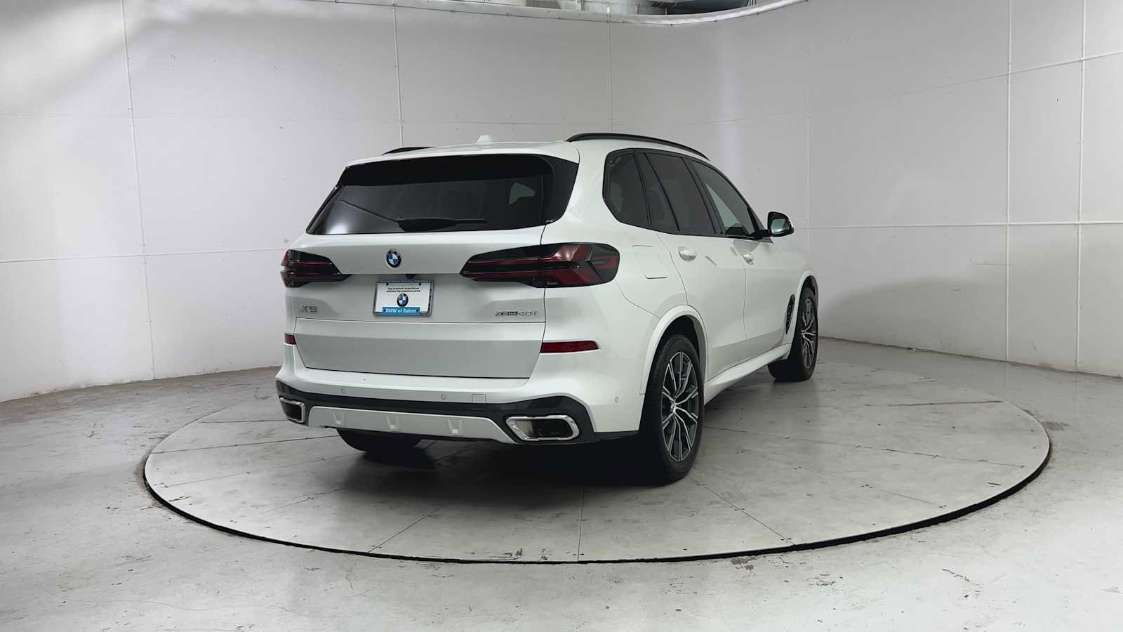 Used 2025 BMW X5 xDrive40i w/ M Sport Package image 2