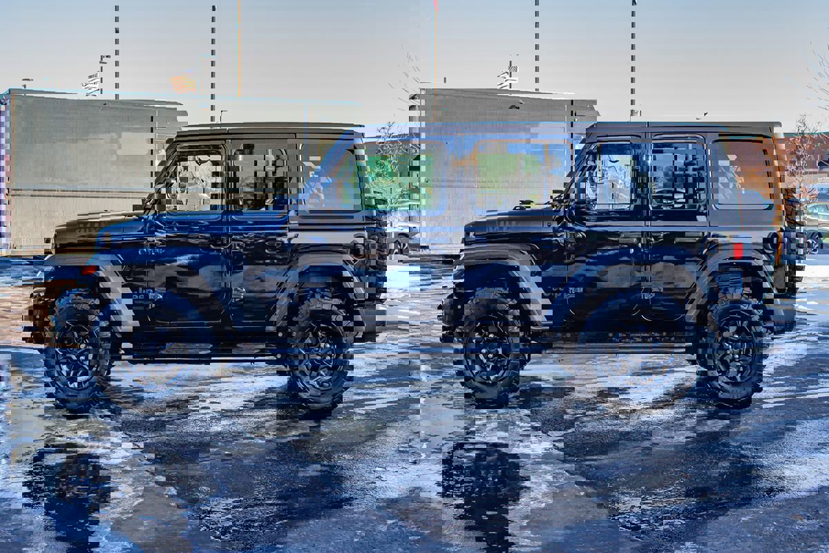 Used 2022 Jeep Wrangler Unlimited Sport image 5