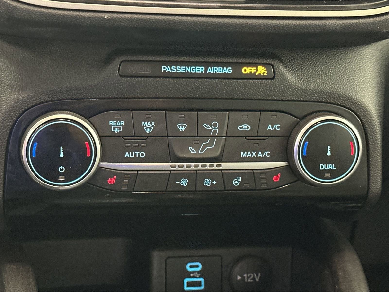 Used 2022 Ford Escape SE w/ Cold Weather Package image 19