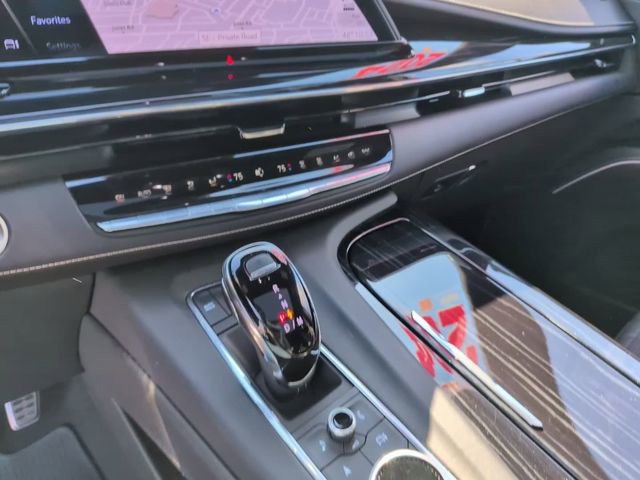 Used 2024 Cadillac Escalade V w/ LPO, ONYX Package image 22