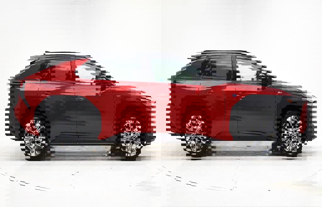 Used 2023 Subaru Solterra Touring image 3