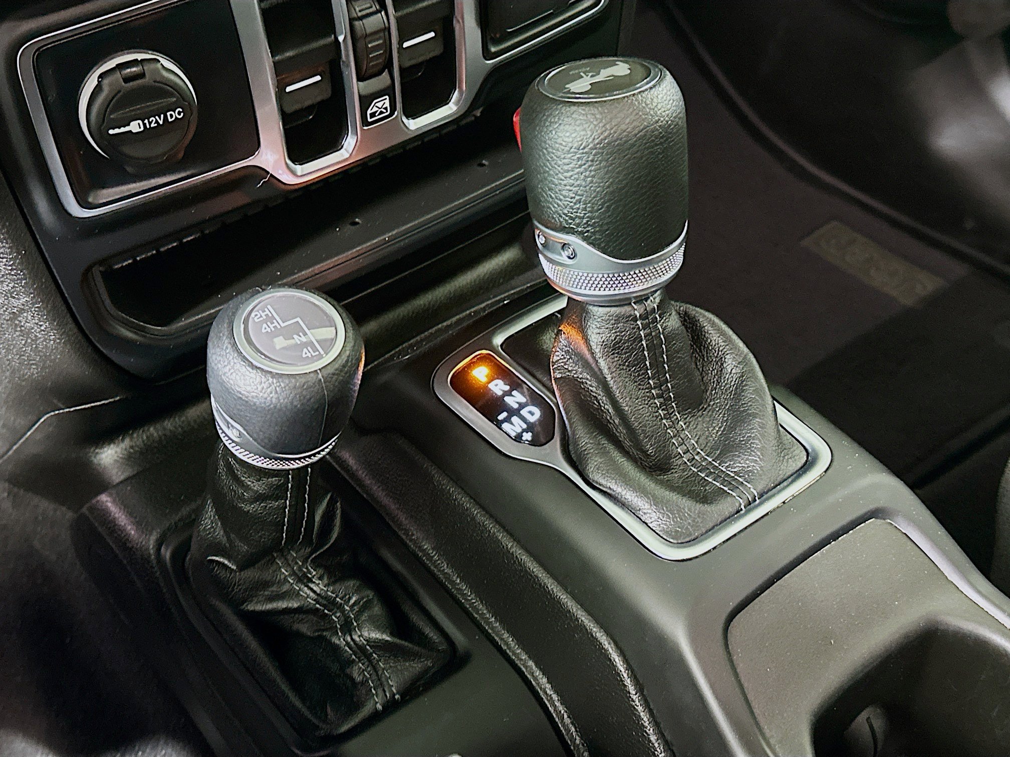 Used 2025 Jeep Wrangler Sport S image 23