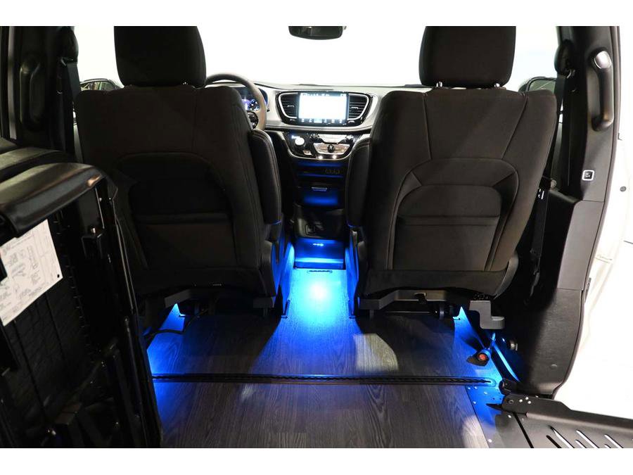 New 2024 Chrysler Pacifica Touring FWD image 22