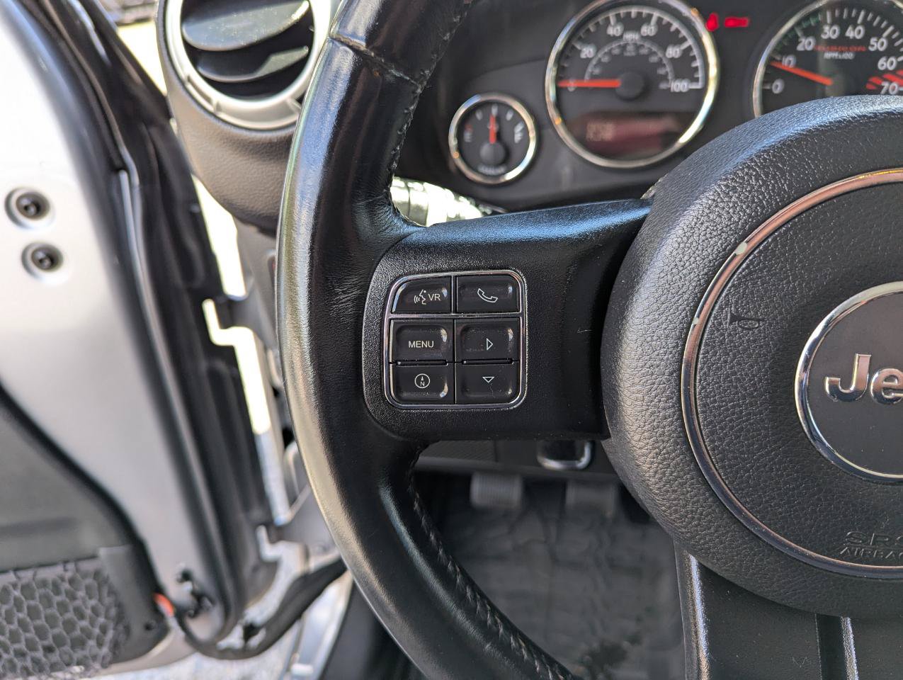 Used 2017 Jeep Wrangler Rubicon AWD/4WD image 16