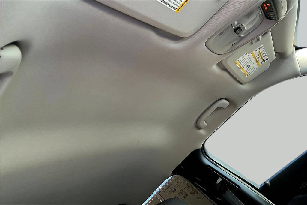 Used 2025 Chevrolet TrailBlazer LT AWD/4WD image 30