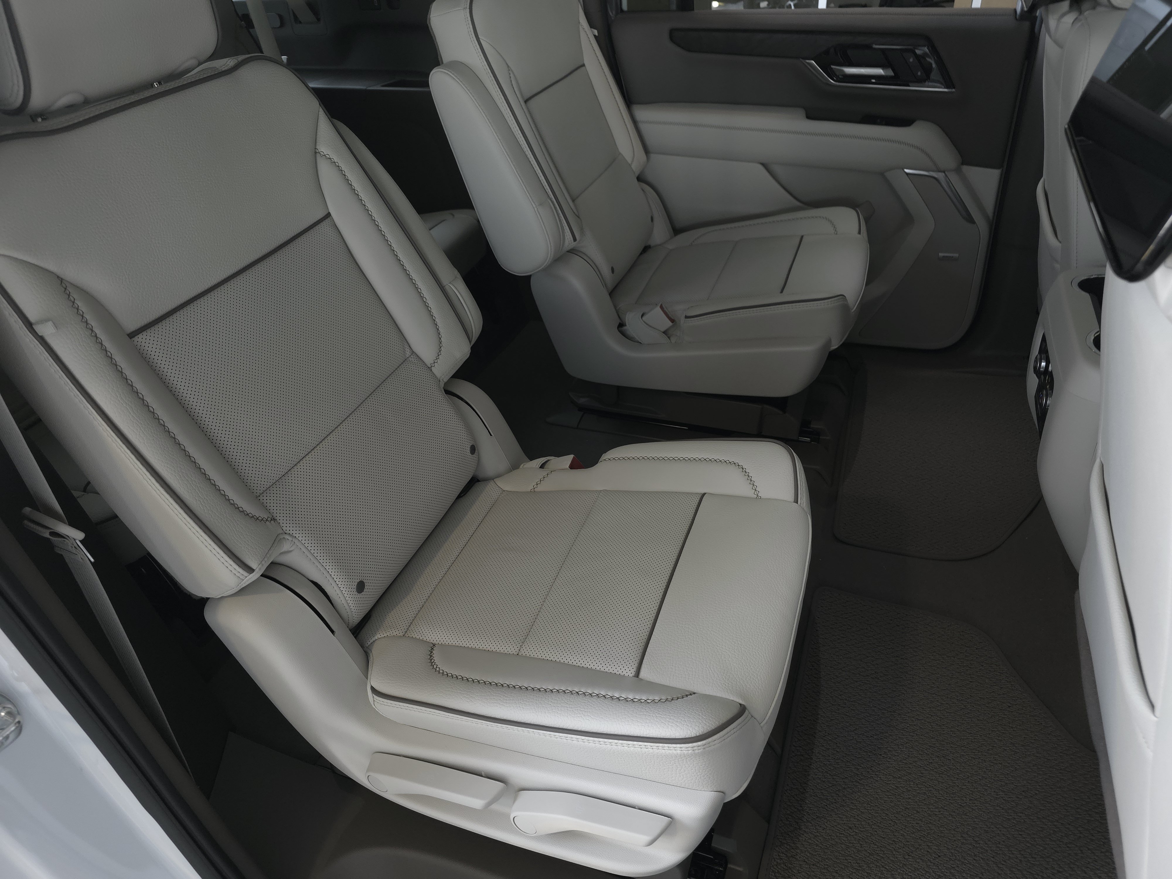 New 2026 GMC Yukon XL Denali w/ Denali Reserve Package AWD/4WD image 43