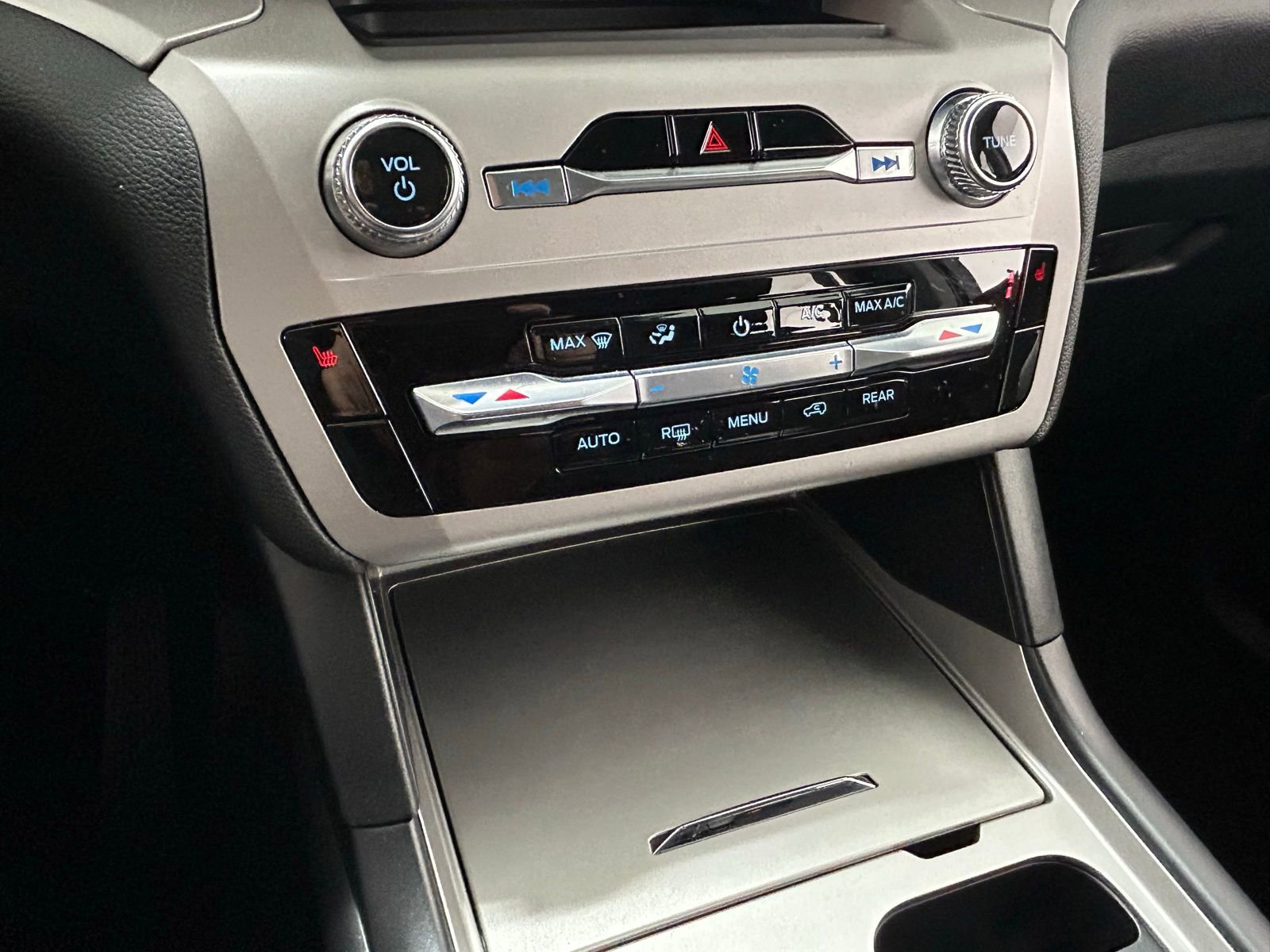 Used 2023 Ford Explorer XLT w/ Class IV Trailer Tow Package image 19