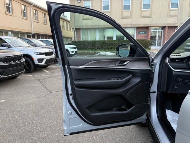 New 2026 Jeep Grand Cherokee Altitude image 20