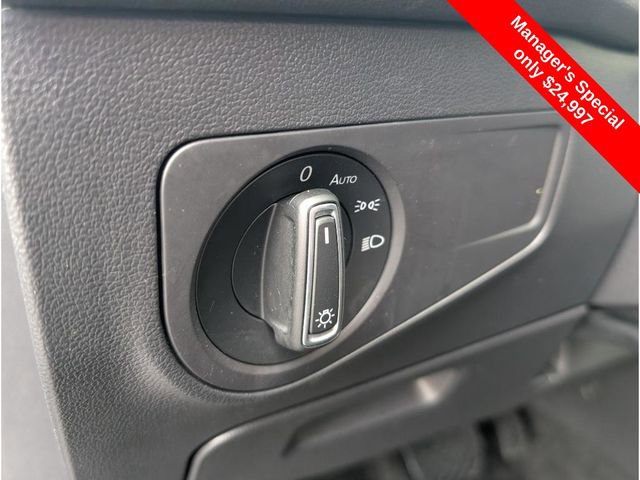 Used 2024 Volkswagen Tiguan SE image 17