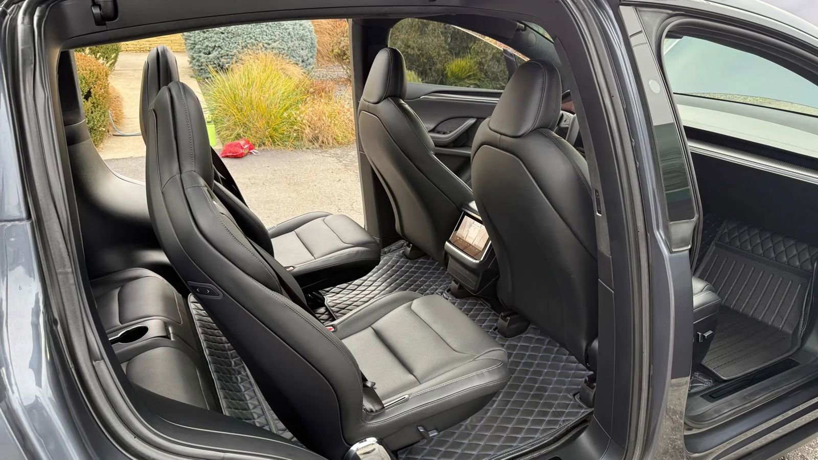 Used 2022 Tesla Model X Plaid image 30