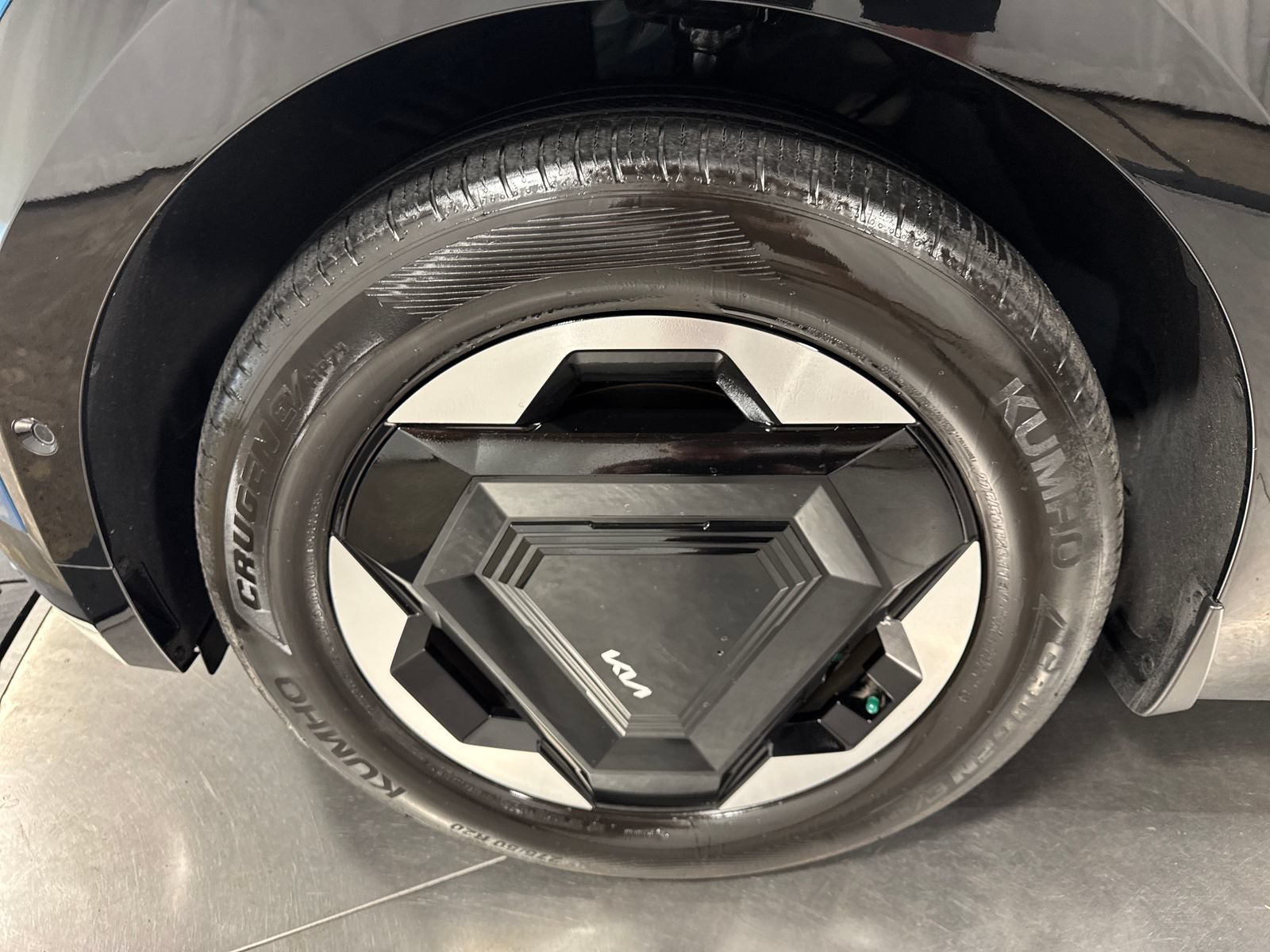 Certified 2024 Kia EV9 Land AWD/4WD image 2