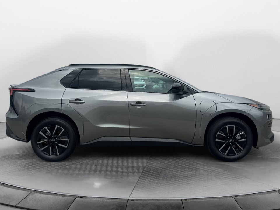 New 2026 Subaru Solterra AWD/4WD image 8